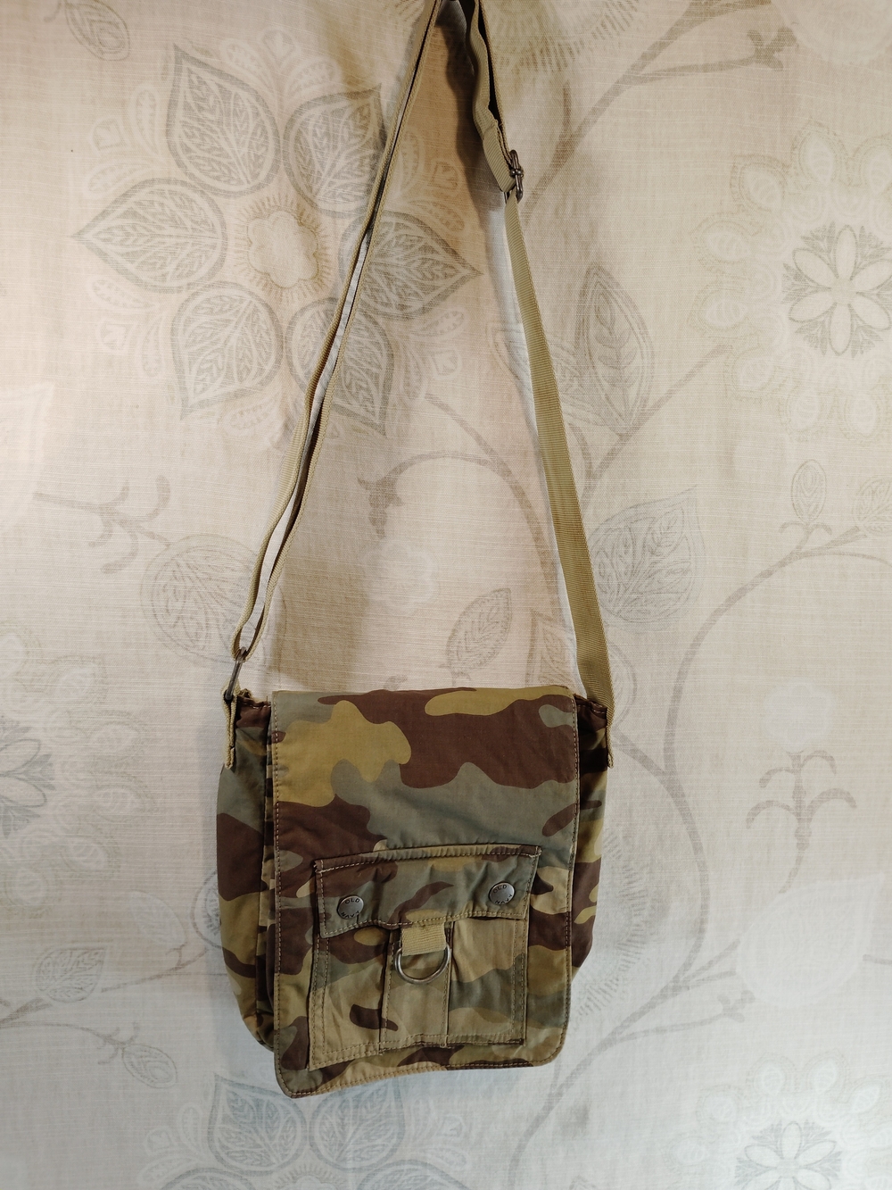 Old Navy Camouflage  Messenger/ Crossbody Shoulder Bag - Olive Camo